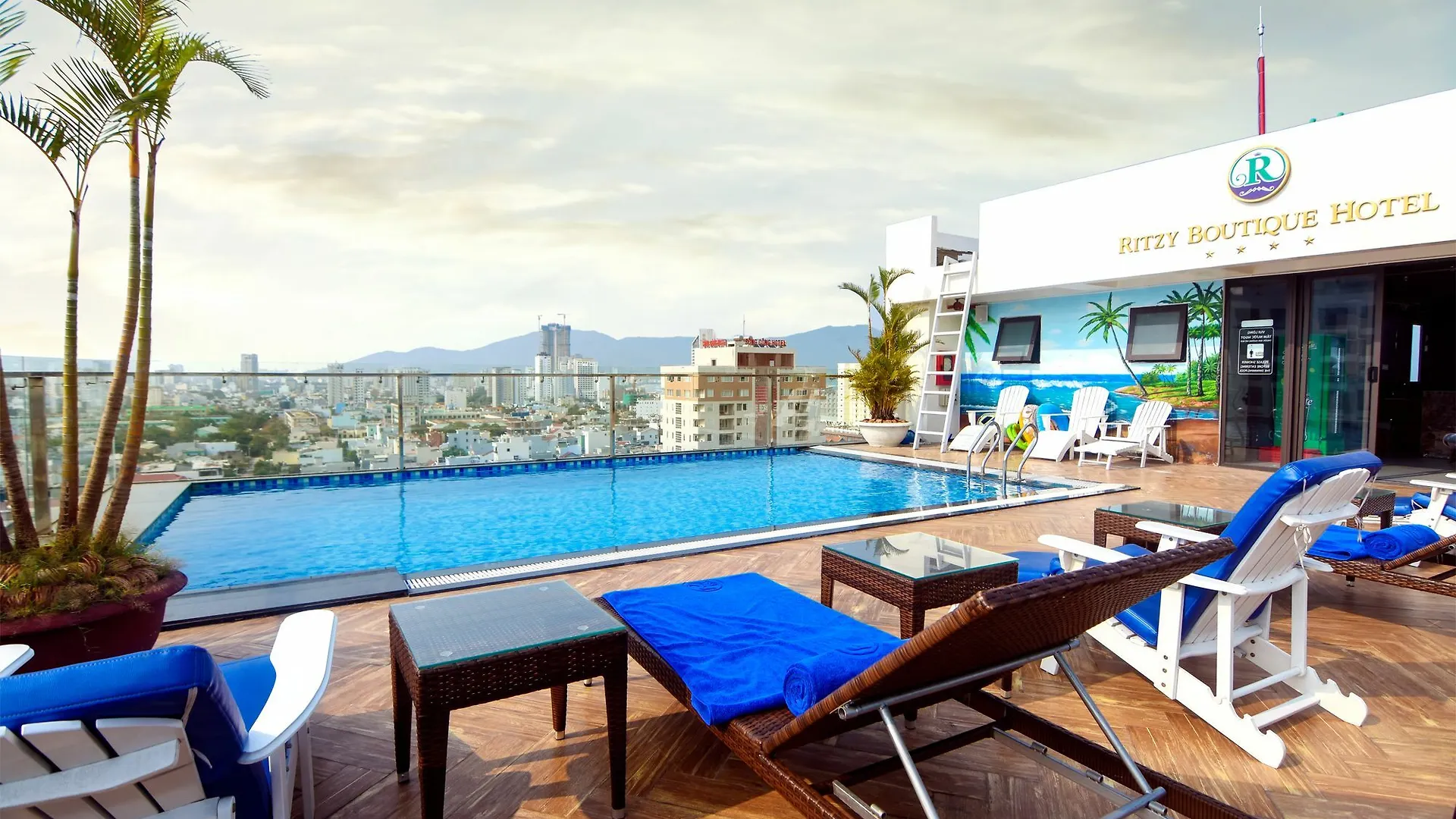 Ritzy Boutique Hotel Da Nang Beach